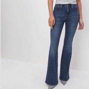 NWT size 4/27 Good American Petite Flare Jeans